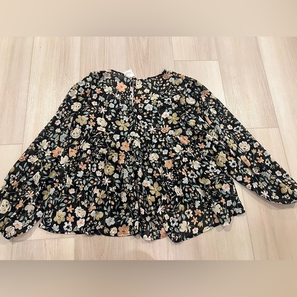 Sadie & Sage Daydreams Floral Blouse Size M - Picture 6 of 10